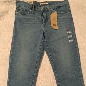 Levi’s Shaping Skinny Capri